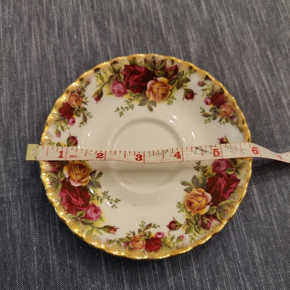 Old Country Roses Tea Saucer - Picture 4 of 4